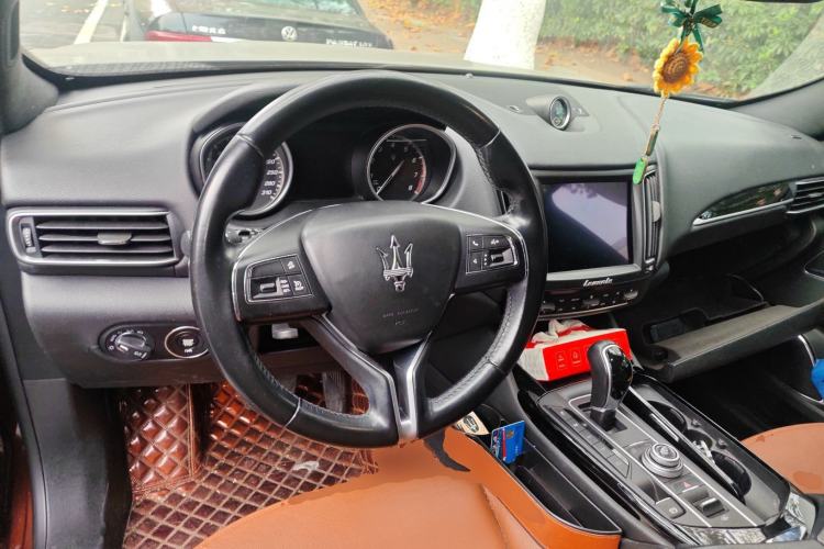 Used Maserati Levante 2018 3.0T Classic Edition Steering Wheel