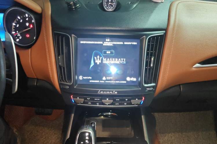 Used Maserati Levante 2018 3.0T Classic Edition Audio And AC Panel