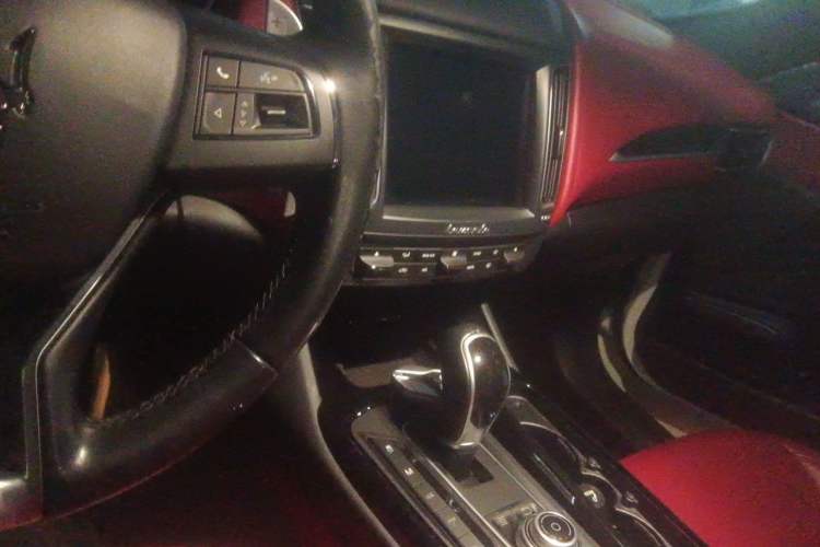 Used Maserati Levante 2018 3.0T Classic Edition Audio And AC Panel