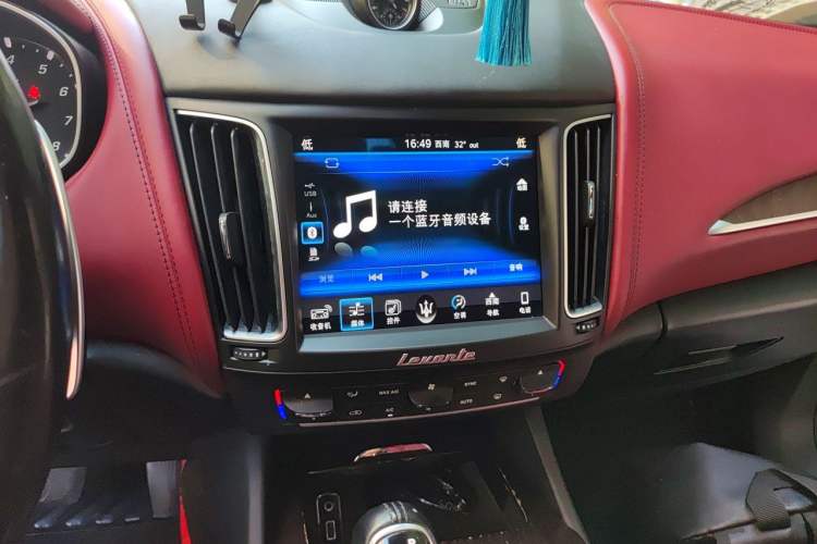 Used Maserati Levante 2018 3.0T Classic Edition Audio And AC Panel