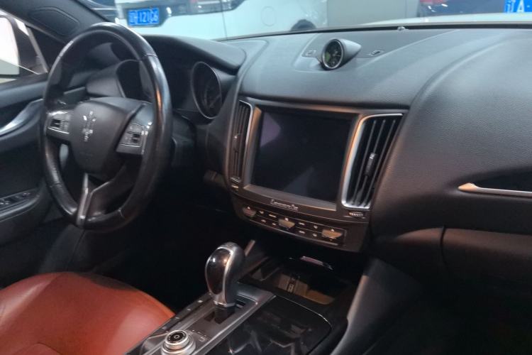 Used Maserati Levante 2018 3.0T Classic Edition Audio And AC Panel