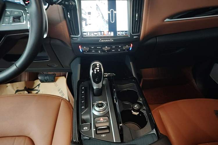 Used Maserati Levante 2018 3.0T Classic Edition Audio And AC Panel