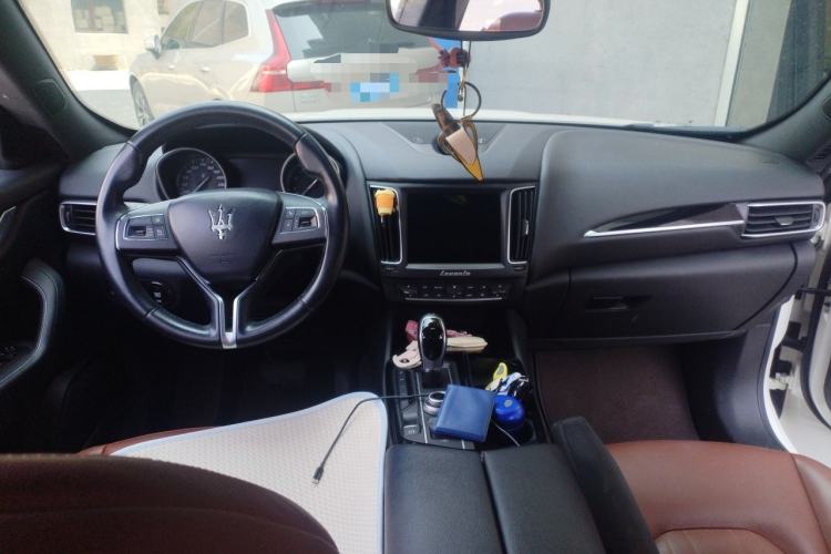 Used Maserati Levante 2018 3.0T Classic Edition Center Console