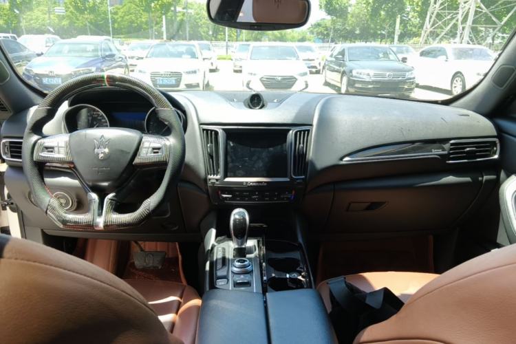 Used Maserati Levante 2018 3.0T Classic Edition Center Console