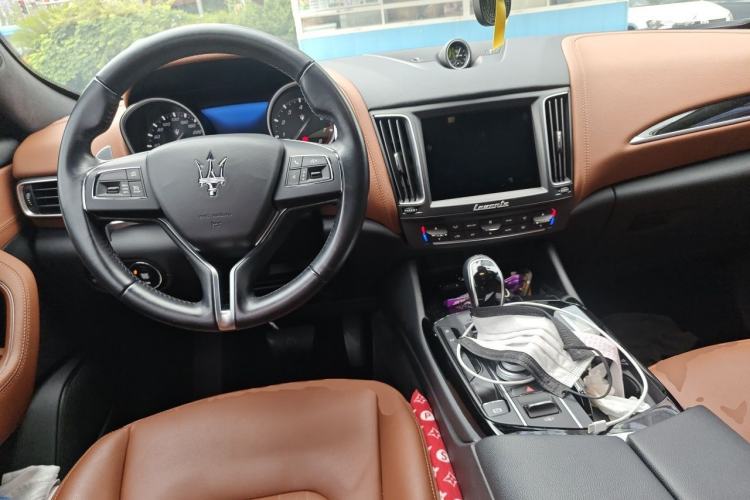 Used Maserati Levante 2018 3.0T Standard Edition Center Console