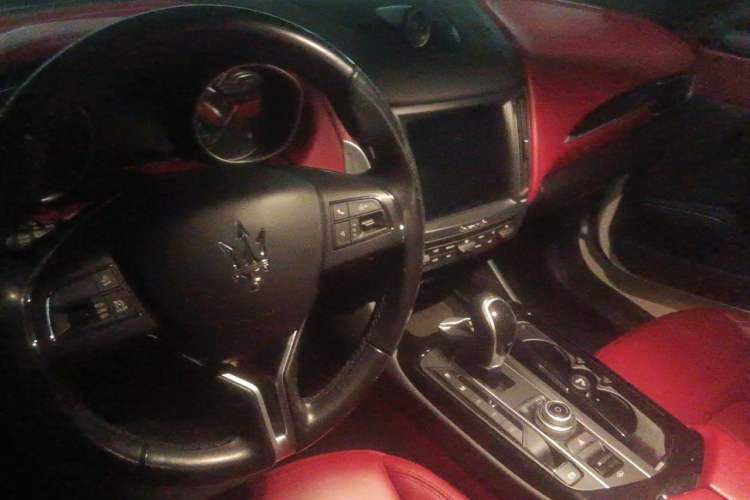 Used Maserati Levante 2018 3.0T Classic Edition Center Console