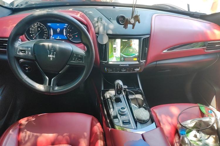 Used Maserati Levante 2018 3.0T Standard Edition Center Console