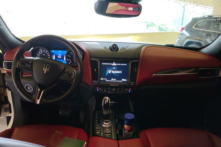 Used Maserati Levante 2018 3.0T Standard Edition Center Console