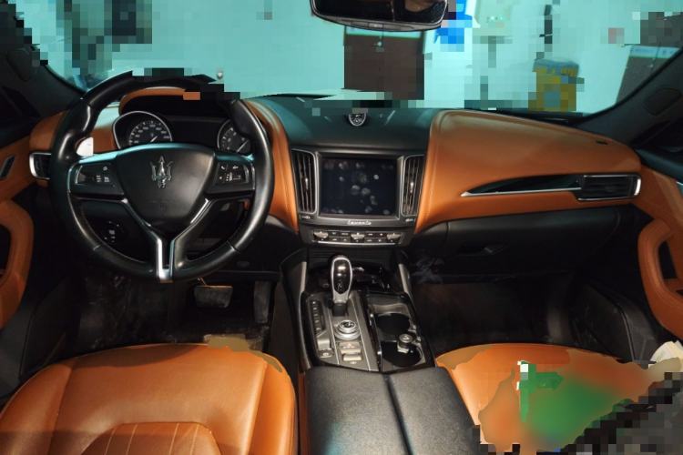 Used Maserati Levante 2018 3.0T Standard Edition Center Console