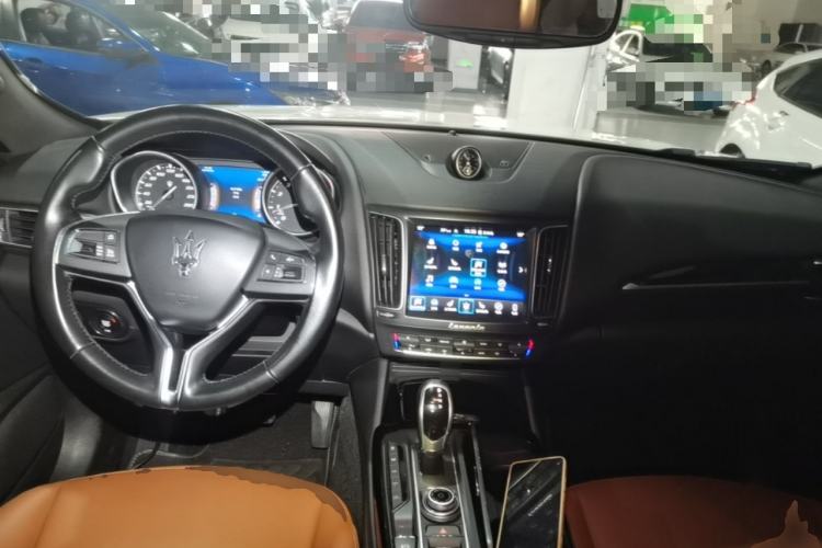 Used Maserati Levante 2018 3.0T Classic Edition Center Console