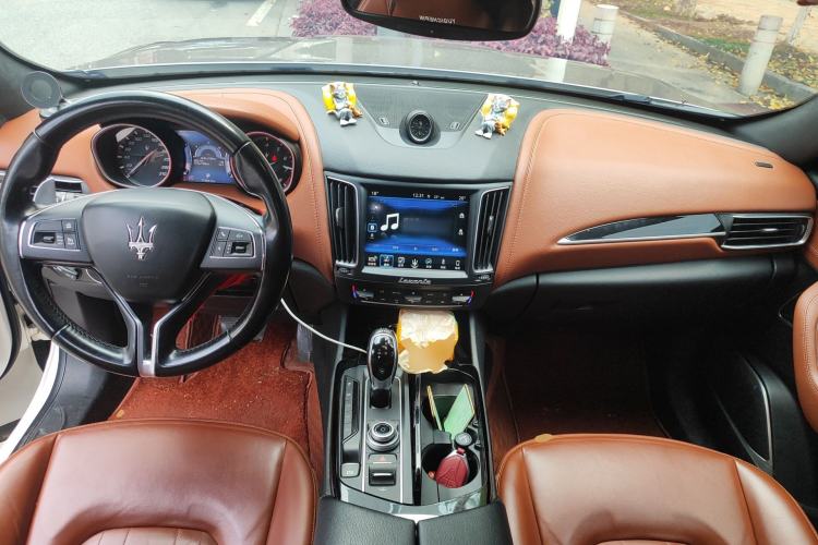 Used Maserati Levante 2018 3.0T Classic Edition Center Console