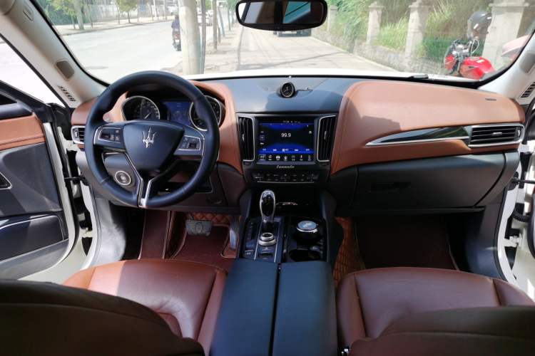 Used Maserati Levante 2018 3.0T Classic Edition Center Console