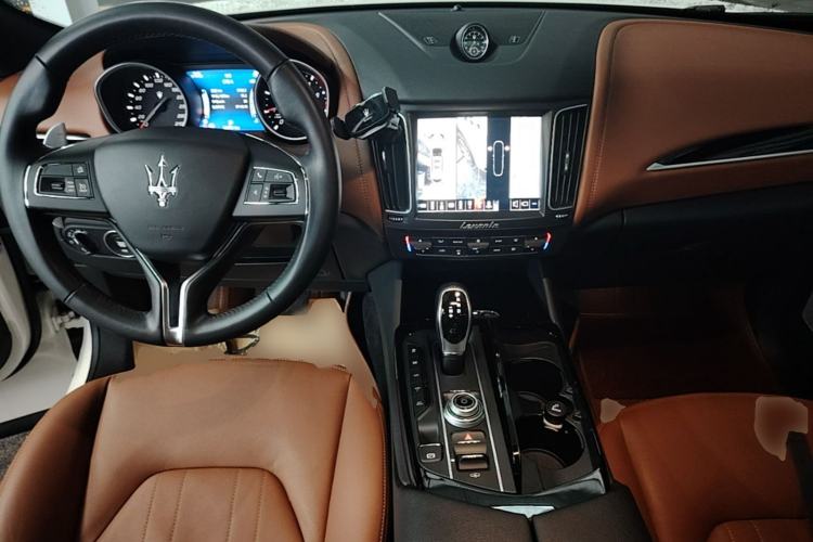 Used Maserati Levante 2018 3.0T Classic Edition Center Console