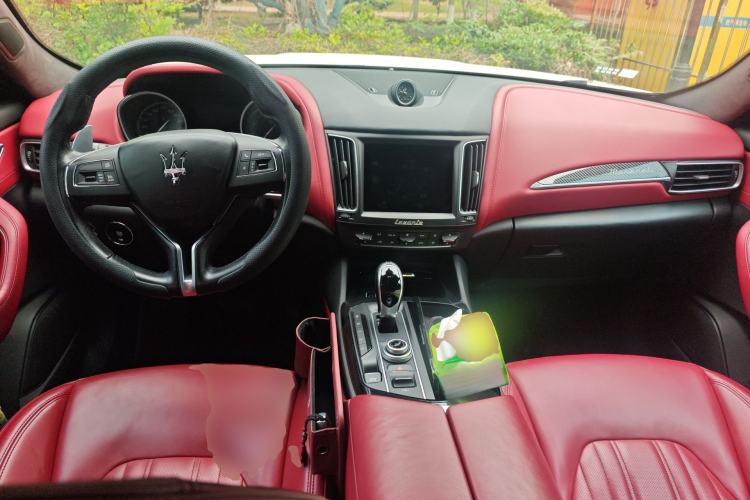 Used Maserati Levante 2018 3.0T Standard Edition Center Console