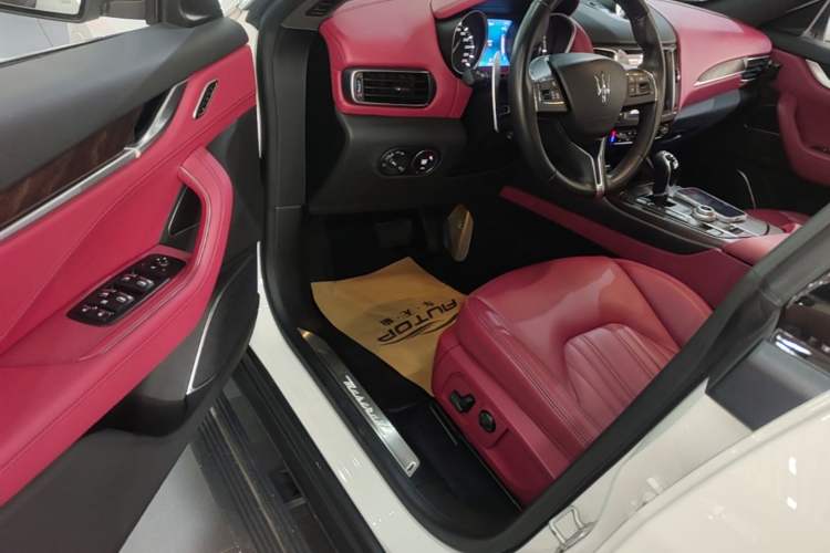 Used Maserati Levante 2018 3.0T Luxury Zegna Edition Driver Seat