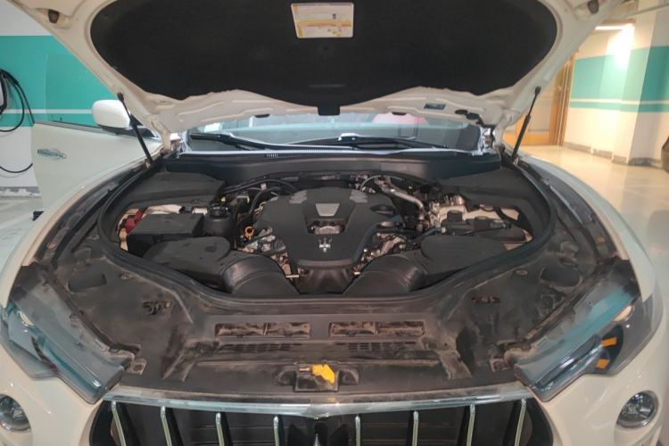Used Maserati Levante 2018 3.0T Standard Edition Engine Bay