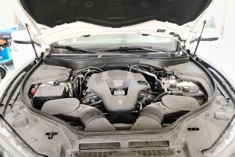 Used Maserati Levante 2018 3.0T Classic Edition Engine Bay
