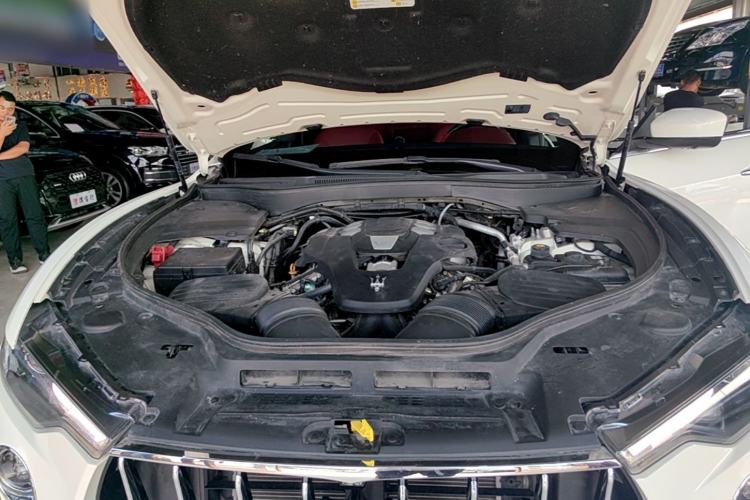 Used Maserati Levante 2018 3.0T Standard Edition Engine Bay