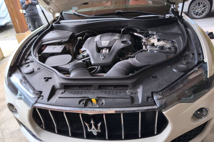 Used Maserati Levante 2018 3.0T Classic Edition Engine Bay