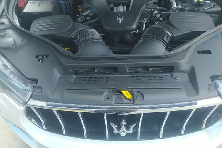 Used Maserati Levante 2018 3.0T Classic Edition Engine Bay