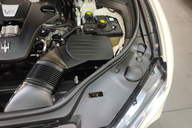 Used Maserati Levante 2018 3.0T Luxury Zegna Edition Engine Bay Left
