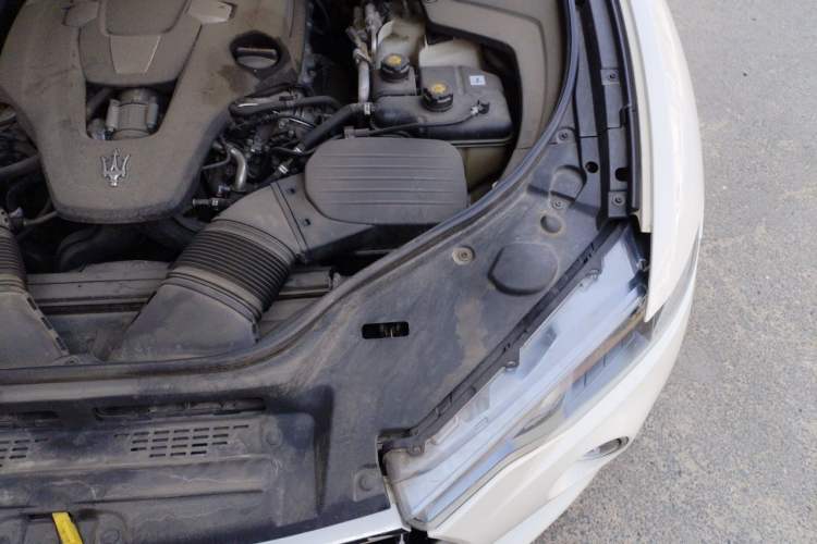 Used Maserati Levante 2018 3.0T Classic Edition Engine Bay Left