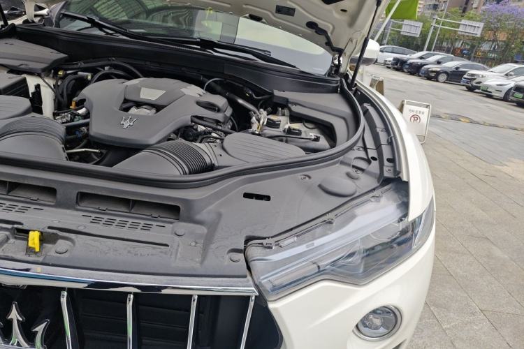 Used Maserati Levante 2018 3.0T Standard Edition Engine Bay Left