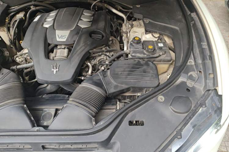 Used Maserati Levante 2018 3.0T Classic Edition Engine Bay Left