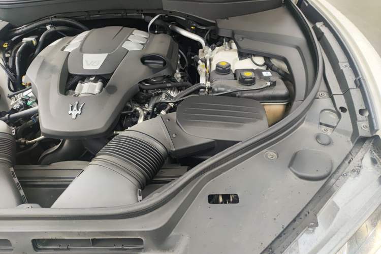Used Maserati Levante 2018 3.0T Luxury Zegna Edition Engine Bay Left