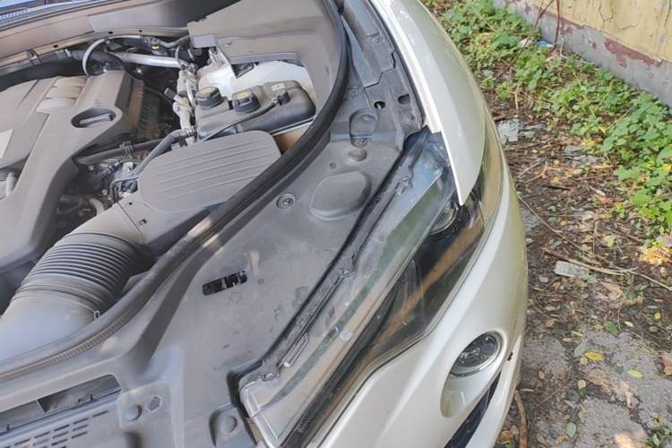 Used Maserati Levante 2018 3.0T Standard Edition Engine Bay Left