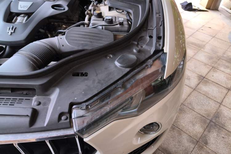 Used Maserati Levante 2018 3.0T Classic Edition Engine Bay Left