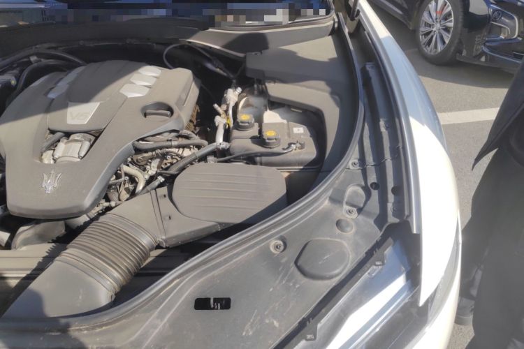 Used Maserati Levante 2018 3.0T Classic Edition Engine Bay Left