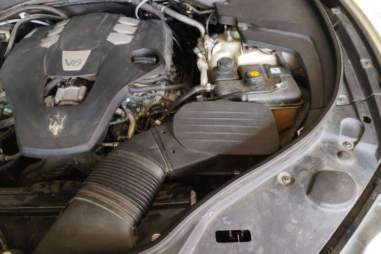 Used Maserati Levante 2018 3.0T Standard Edition Engine Bay Left