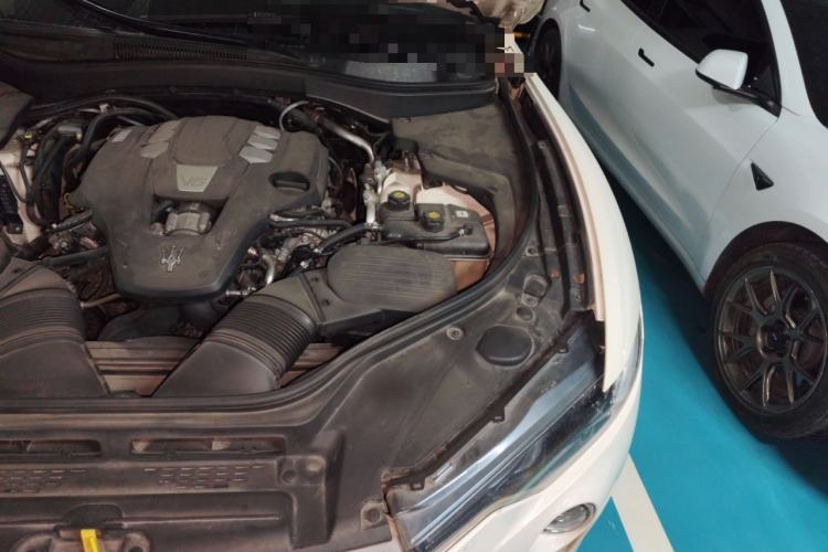 Used Maserati Levante 2018 3.0T Standard Edition Engine Bay Left