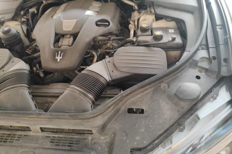 Used Maserati Levante 2018 3.0T Classic Edition Engine Bay Left