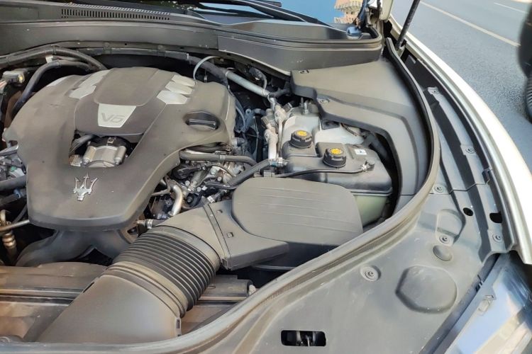 Used Maserati Levante 2018 3.0T Classic Edition Engine Bay Left