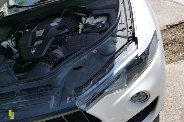 Used Maserati Levante 2018 3.0T Classic Edition Engine Bay Left