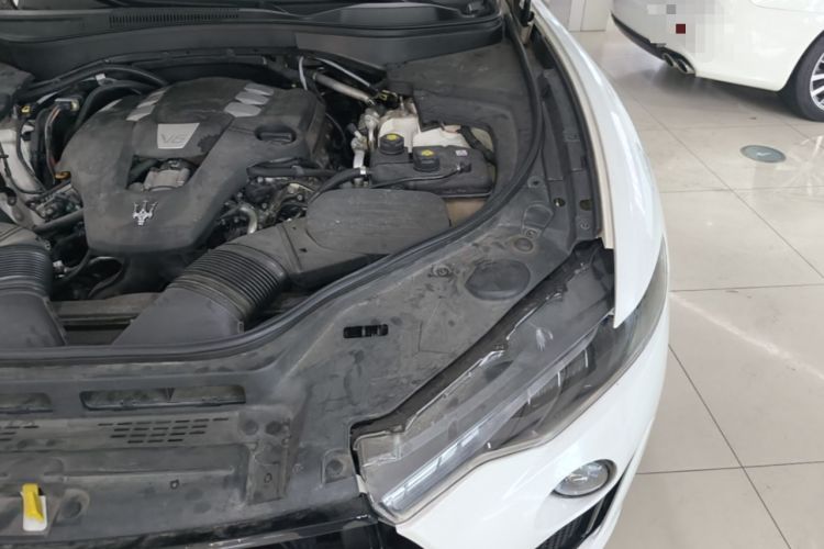 Used Maserati Levante 2018 3.0T Classic Edition Engine Bay Left