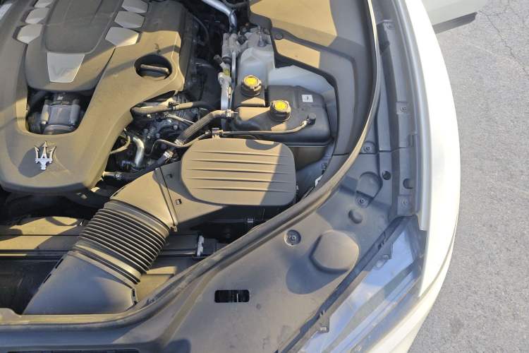 Used Maserati Levante 2018 3.0T Standard Edition Engine Bay Left