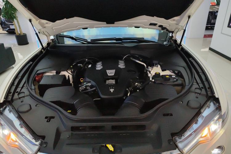 Used Maserati Levante 2018 3.0T Standard Edition Engine Bay