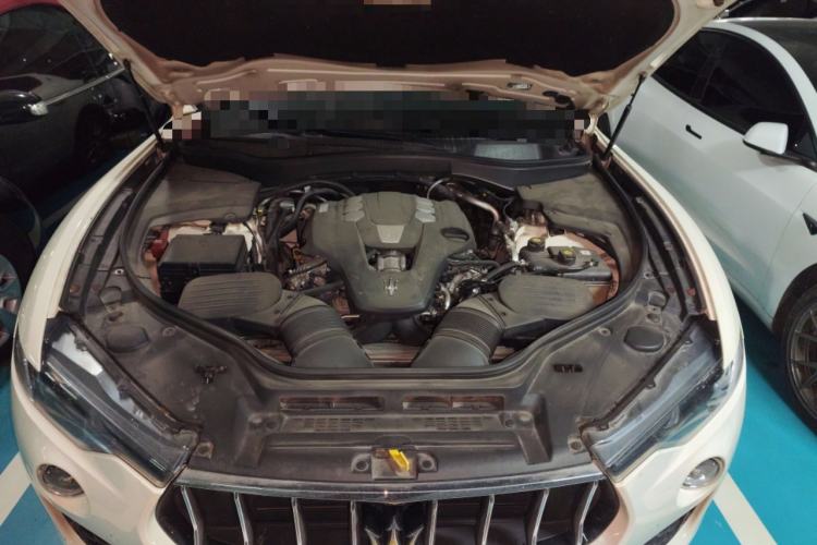 Used Maserati Levante 2018 3.0T Standard Edition Engine Bay