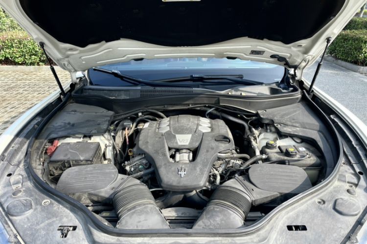 Used Maserati Levante 2018 3.0T Classic Edition Engine Bay