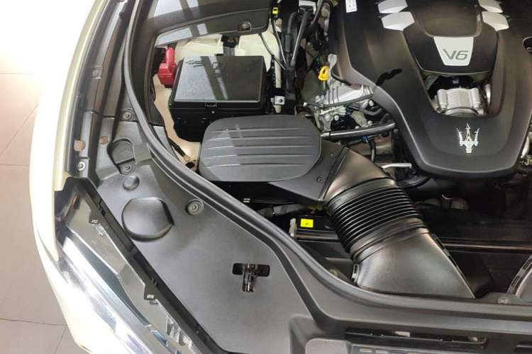 Used Maserati Levante 2018 3.0T Luxury Zegna Edition Engine Bay Right