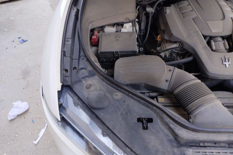 Used Maserati Levante 2018 3.0T Classic Edition Engine Bay Right