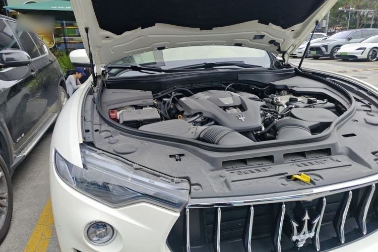 Used Maserati Levante 2018 3.0T Standard Edition Engine Bay Right