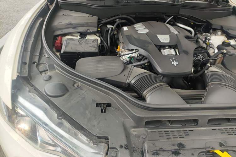 Used Maserati Levante 2018 3.0T Luxury Zegna Edition Engine Bay Right