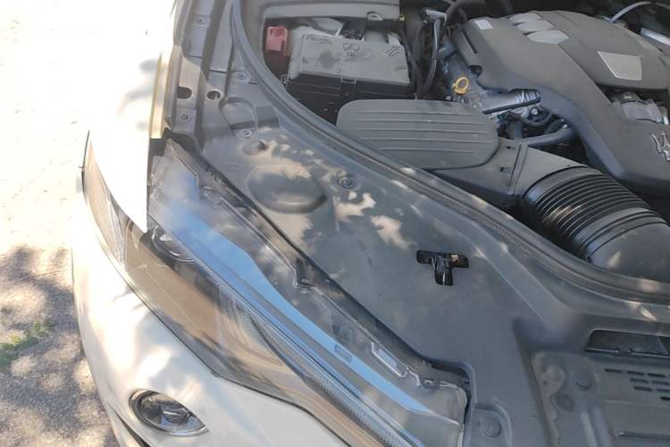 Used Maserati Levante 2018 3.0T Standard Edition Engine Bay Right