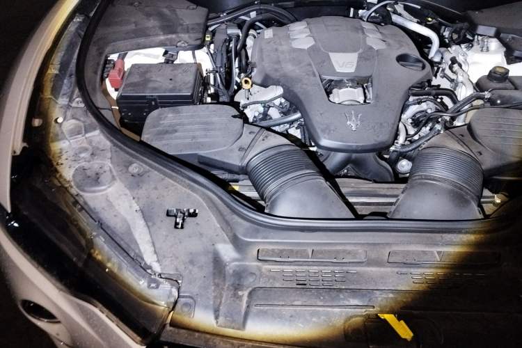 Used Maserati Levante 2018 3.0T Classic Edition Engine Bay Right