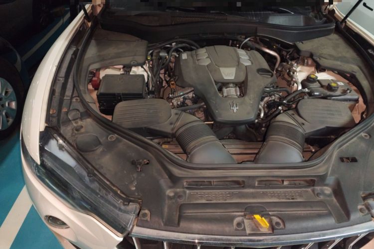 Used Maserati Levante 2018 3.0T Standard Edition Engine Bay Right