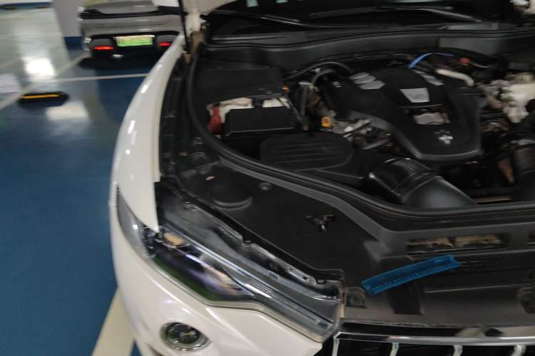 Used Maserati Levante 2018 3.0T Classic Edition Engine Bay Right